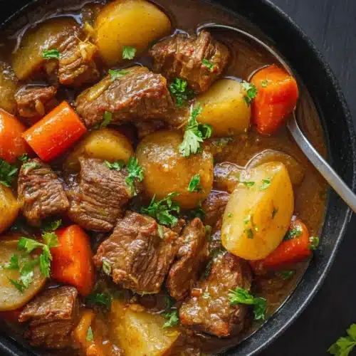 Slow Cooker Beef Stew – Easy, Comforting, and Full of Flavor 5 Slow cooker beef stew with tender beef, potatoes, and carrots in rich brown gravy